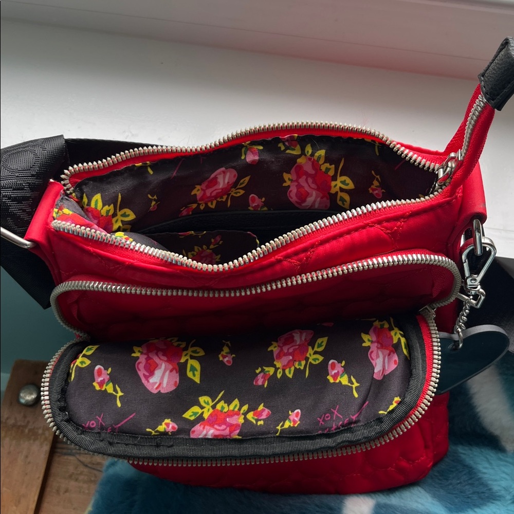 Betsey Johnson Red Heart Crossbody Bag - Picture 5 of 5